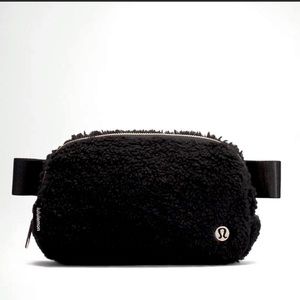 Lululemon 🍋 Fleece Everywhere Belt Black NEW